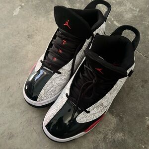 Flaw pictured. Like new. US men 8 unisex